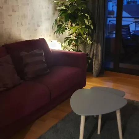 Acogedor Y Moderno En Санхенхо